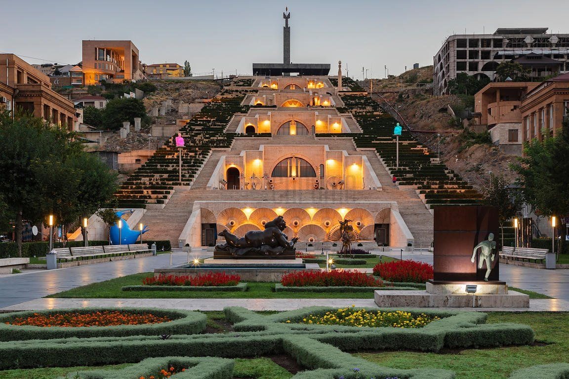 اليوم الخامس: الرحلة الثانية خارج يريفان – دير غيغارد ومعبد جارني